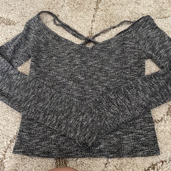 EXPRESS long sleeve strappy ribbed crop top gray - Picture 3 of 6